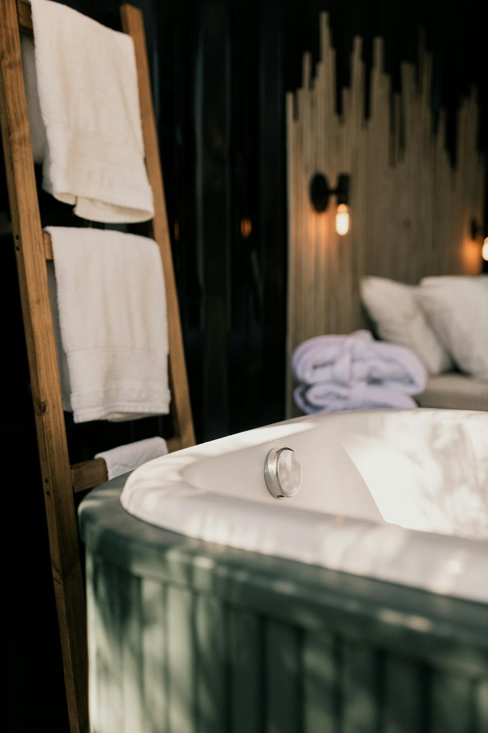 Arcavion Empire Amenities